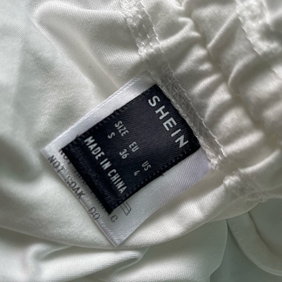 Ruched Cropped Top - Picture 3 of 3